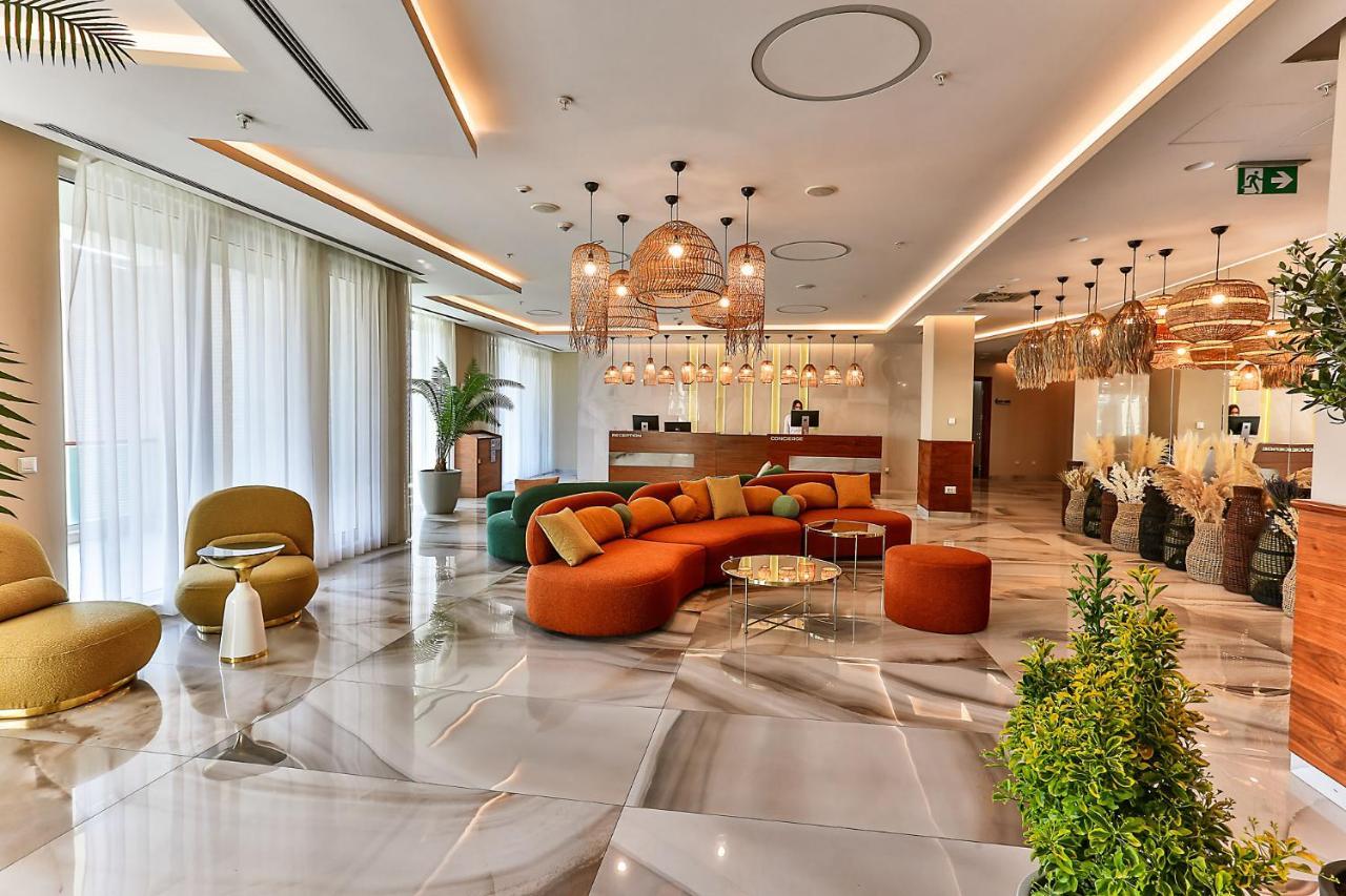 Tq Plaza Hotel 4*